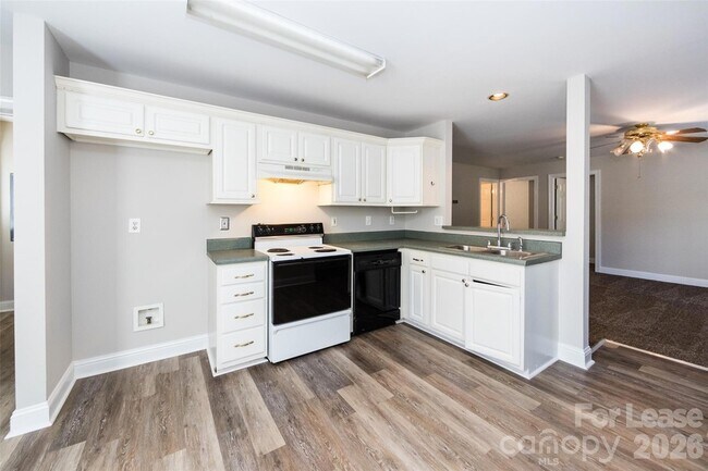 Building Photo - 807 King Arthur Dr