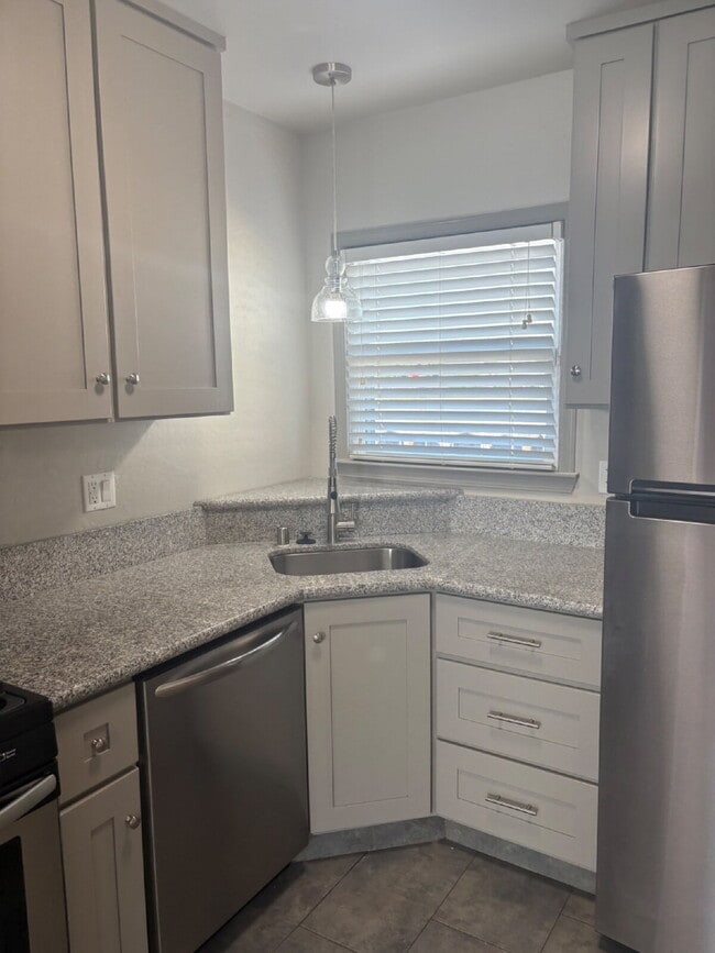 Building Photo - "Casitas": Stylish 1-Bedroom with Granite Elegance in Downtown Fresno!"