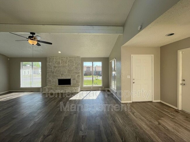 Building Photo - 8937 N Eagle Ln