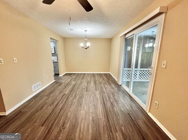 Building Photo - 6418 Meadow Rue Dr