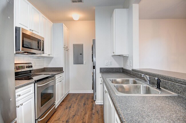 Building Photo - FOR RENT - VIRGINIA BEACH