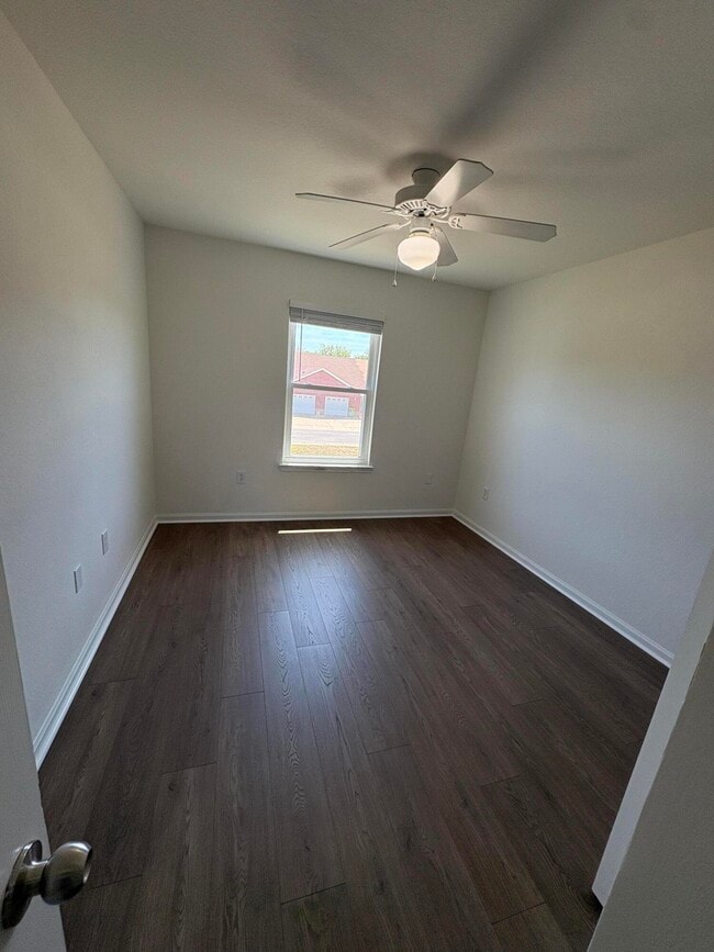 Building Photo - 1014 Airport Rd