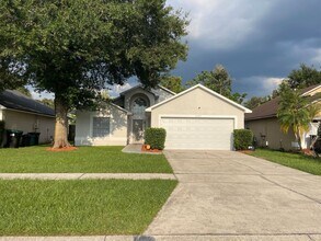 Building Photo - Beautiful 3 Bed/ 2 Bath Home with Two Car ...