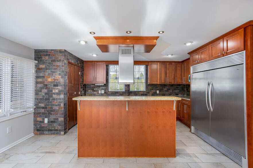 Large open kitchen - 2244 W Front St