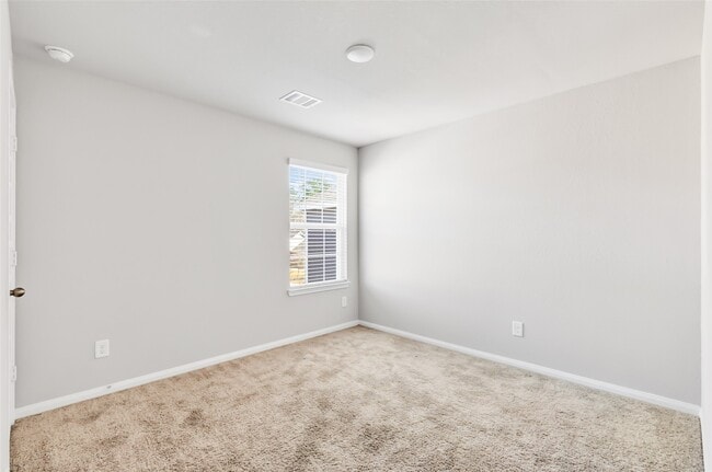 Building Photo - 2394 Tavo Trails Dr