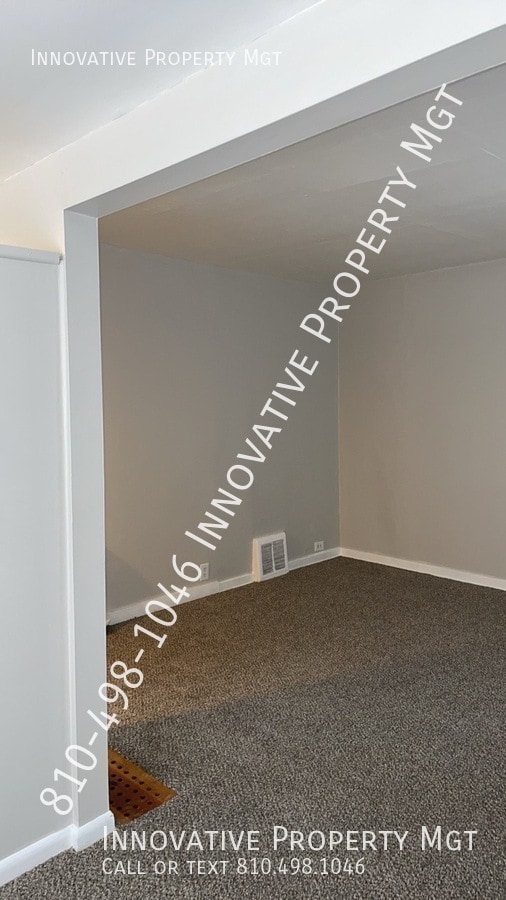 Building Photo - 1012 Farnum Ave