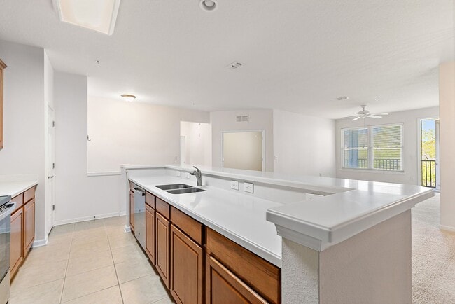 Building Photo - Beautiful Wolf Creek condo available now!