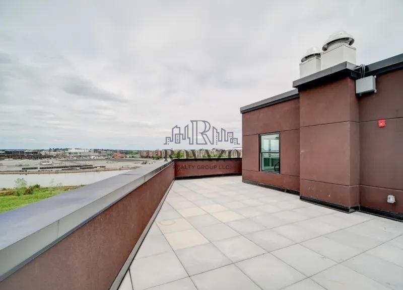 Building Photo - 486 Market St