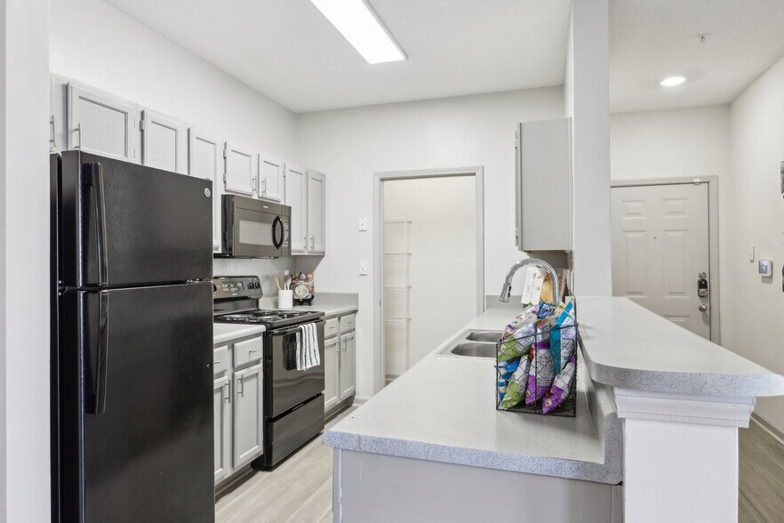 Building Photo - The Grove on Southlake