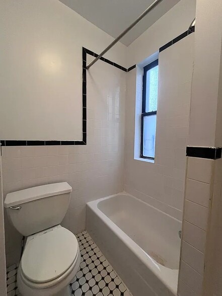 Building Photo - 190 S 8th St