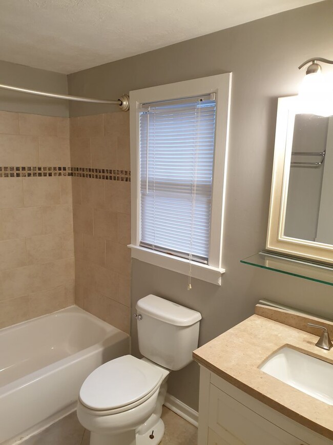 Building Photo - Calling all dog lovers! 1 Bedroom Condo in...