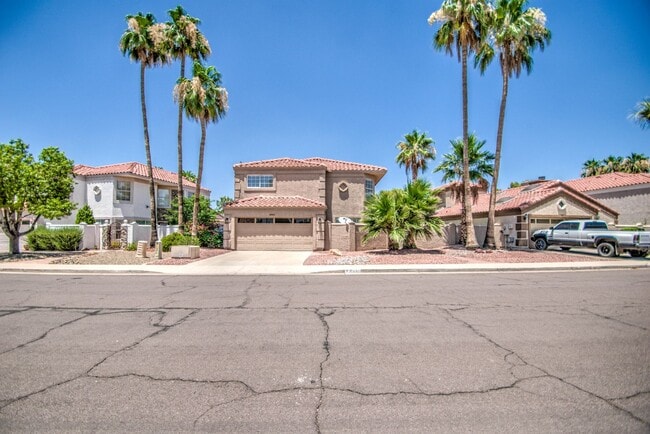 Building Photo - 4bd, 3ba on Arrowhead Golf Course!