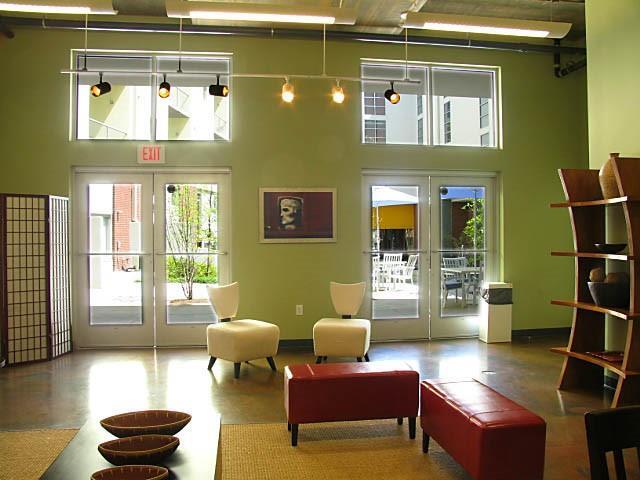 Building Photo - 620 Glen Iris Dr NE