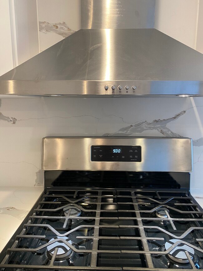 New GE Range and oven - 17423 Burbank Blvd