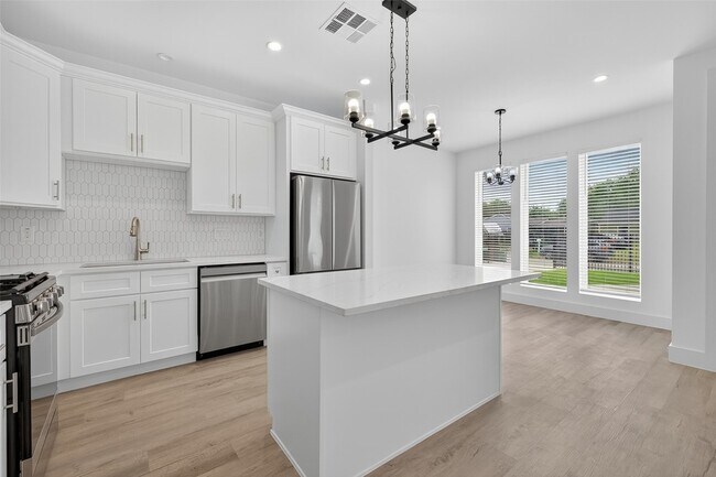 Building Photo - 5027 Willow Glen Dr