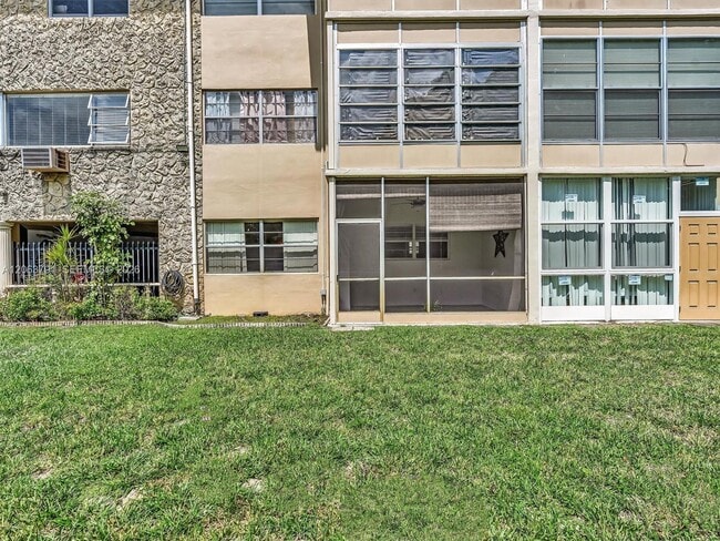 Building Photo - 5001 W Oakland Park Blvd