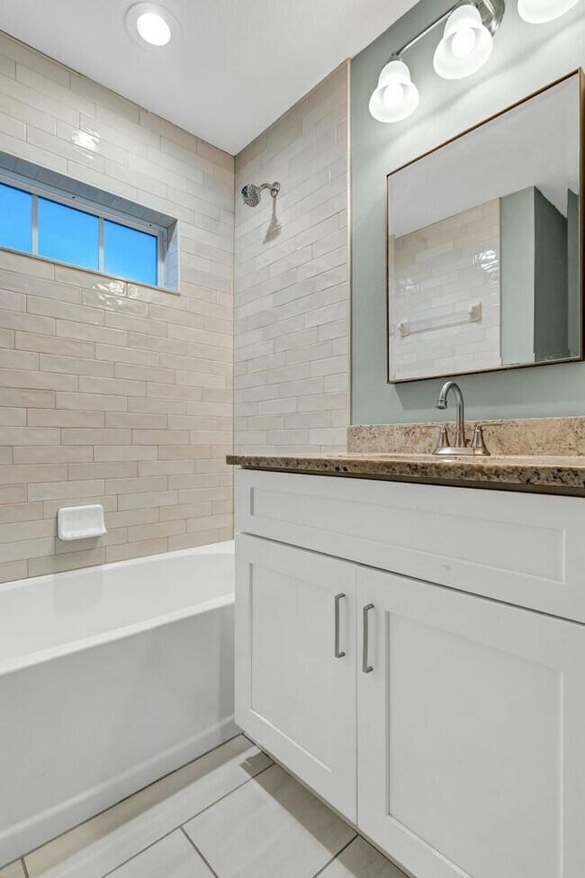 Building Photo - Charming Bungalow Across from Love Park – ...