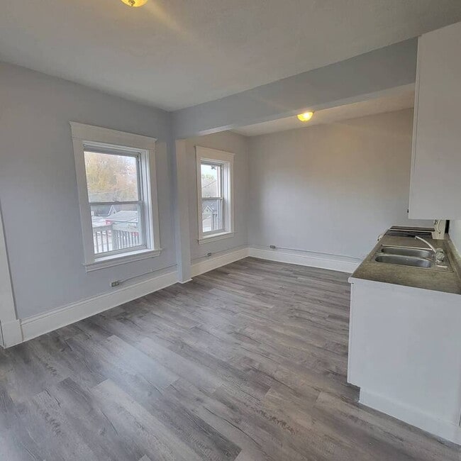 Building Photo - 597 Blair Ave