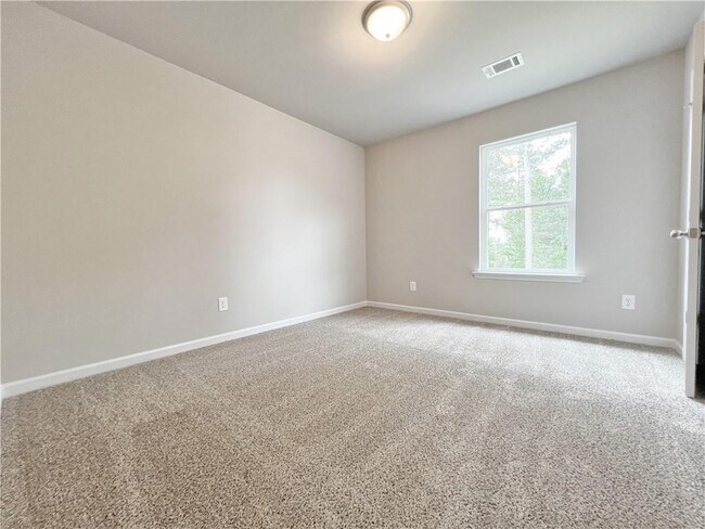 Building Photo - 1446 Fern Ridge Ln