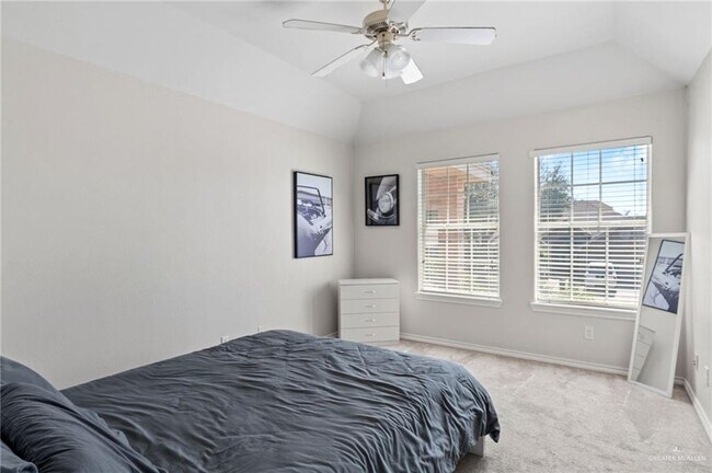 Building Photo - 29 Nicole Dr