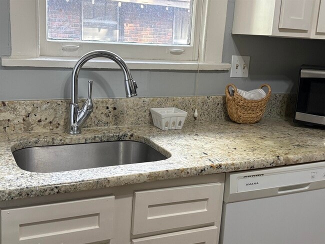 Building Photo - 343 N McLean Blvd