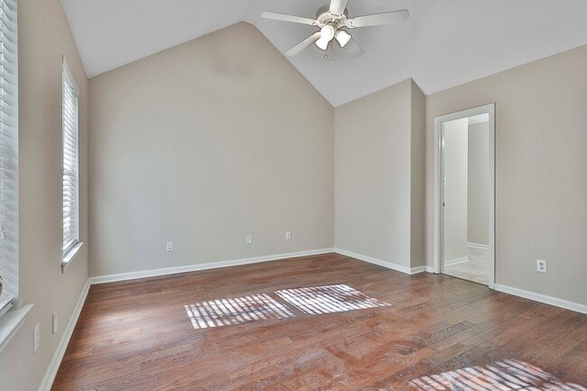 Building Photo - 3Bed/2Bath Home in McIntosh District under...