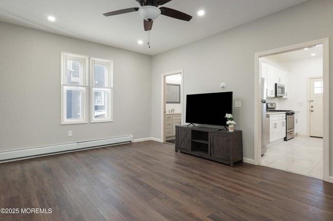 Building Photo - 603 2nd Ave