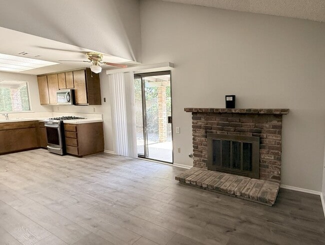 Building Photo - 1705 Catalpa Ave