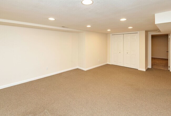 Building Photo - NEWLY UPDATED!! 3 Bedroom, 2 Bathroom Home in Des Moines!