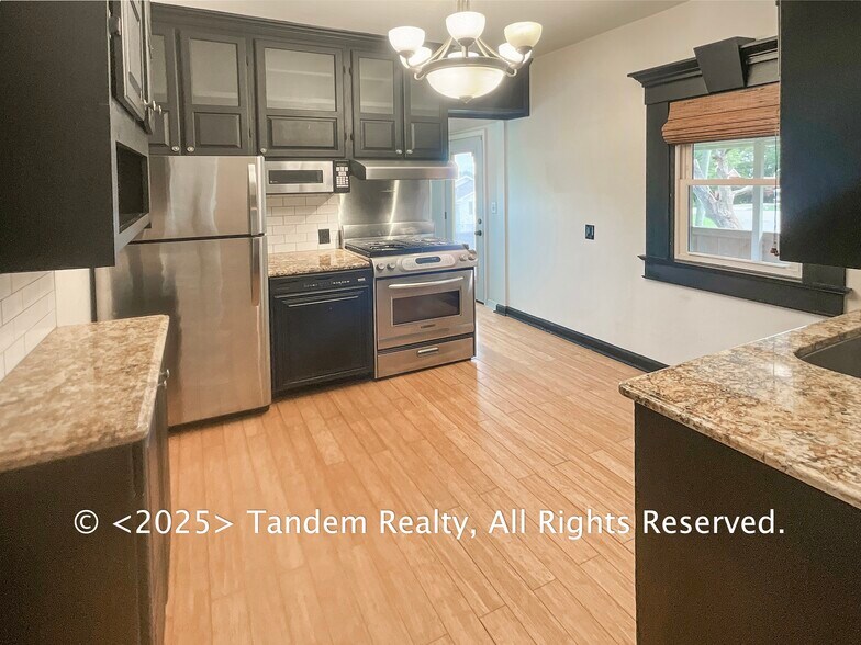 Building Photo - 401 Cleves St