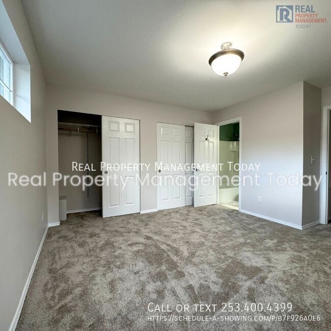 Building Photo - Beautiful Newly Renovated 2 Bedroom Duplex...