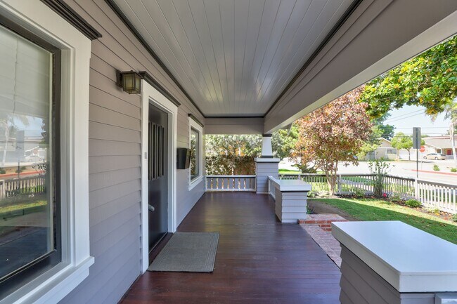 Building Photo - Gorgeous Home in Old Towne Orange