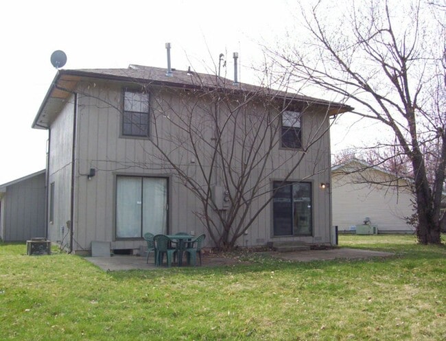 Building Photo - 2 bedroom duplex close to MSU!