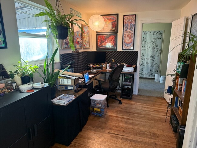 Building Photo - Two Bedroom Duplex in Golden!!