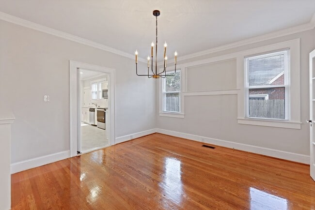 Building Photo - 1015 S Hawthorne Rd