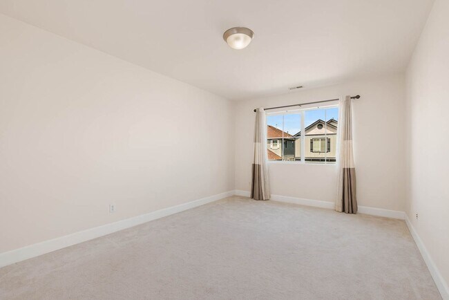 Building Photo - 3 Bedroom Home with Open Layout, Large Garage & Primary Suite