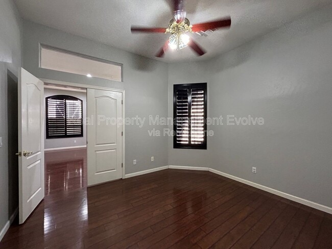 Building Photo - 774 E Maria Ln