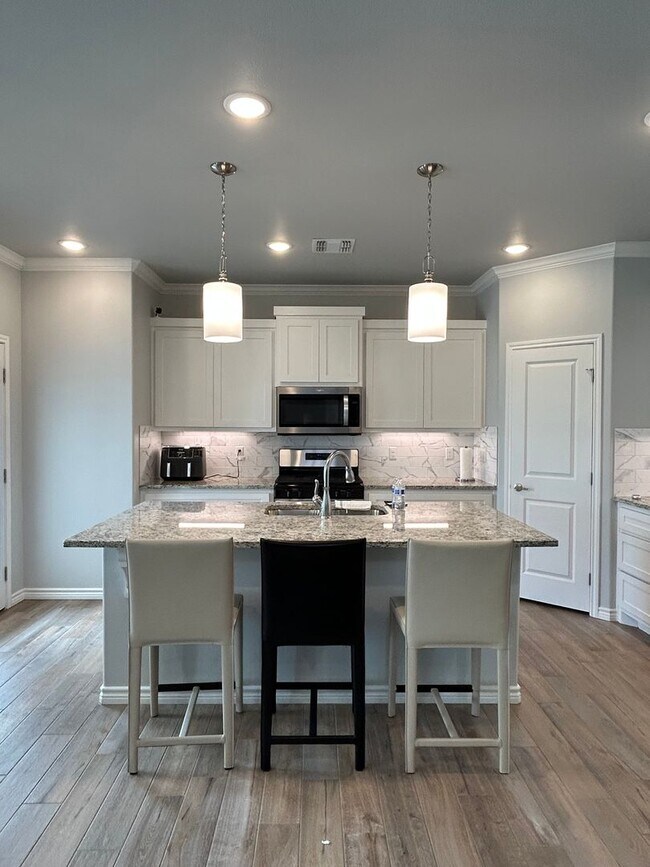Building Photo - 2032 Twin Falls Dr