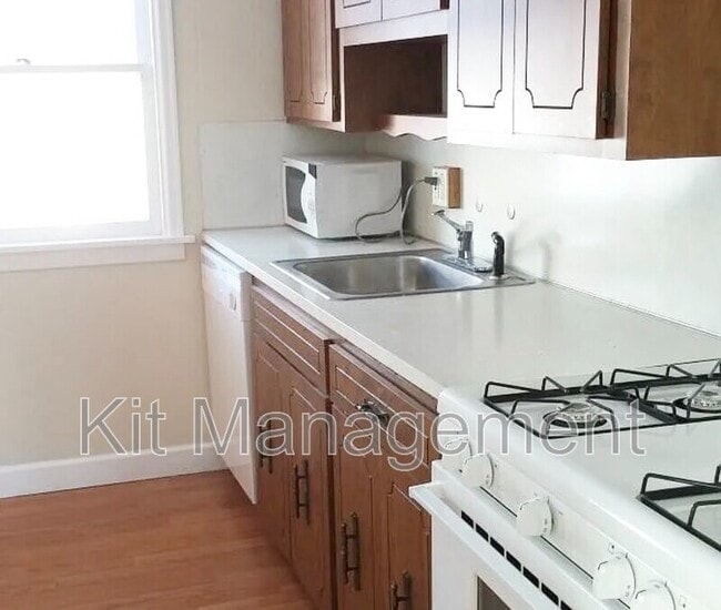 Building Photo - 34 W Poinsetta Ave