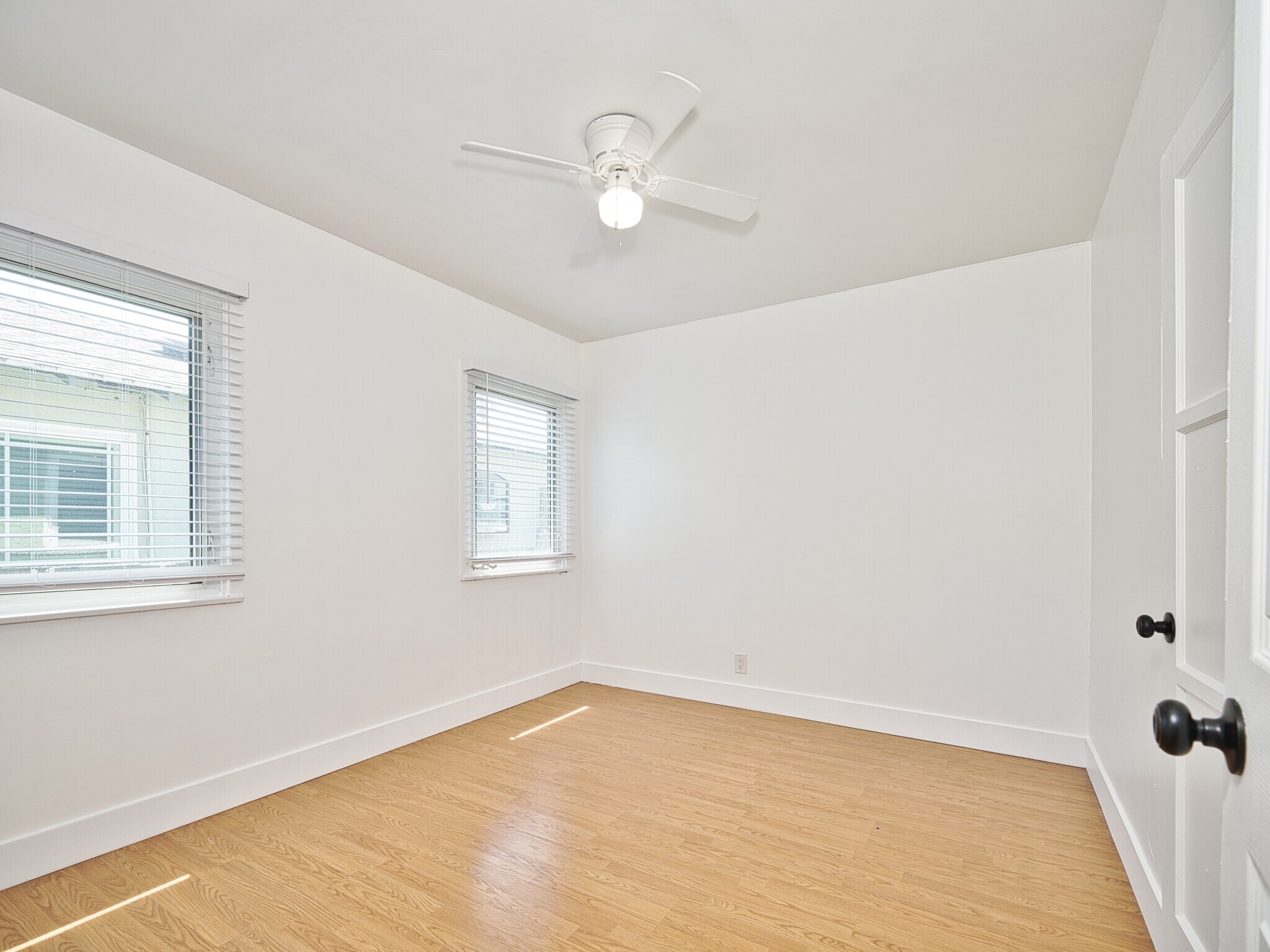 Building Photo - 6153 Clybourn Ave