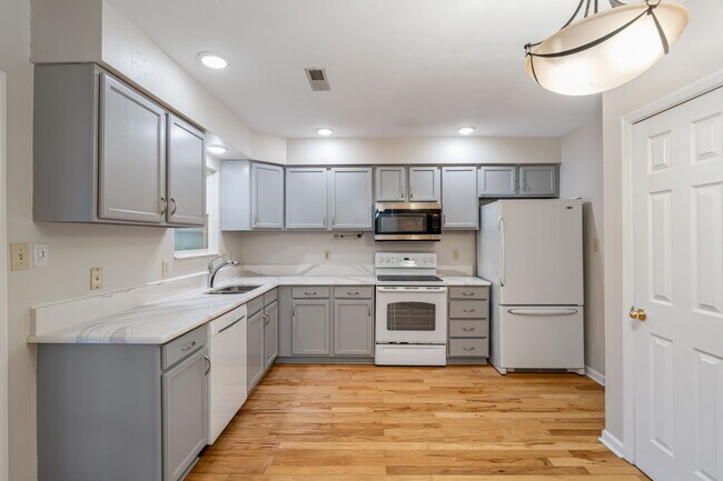 Building Photo - 8815 Brucewood Ln