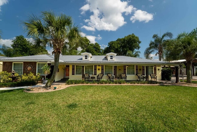 Building Photo - 1937 Grove Bluff Cir W