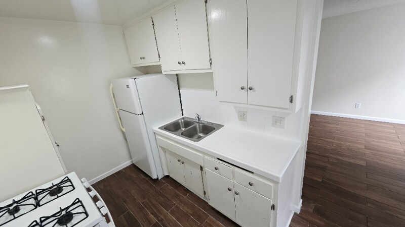 Building Photo - 866 W 126th St