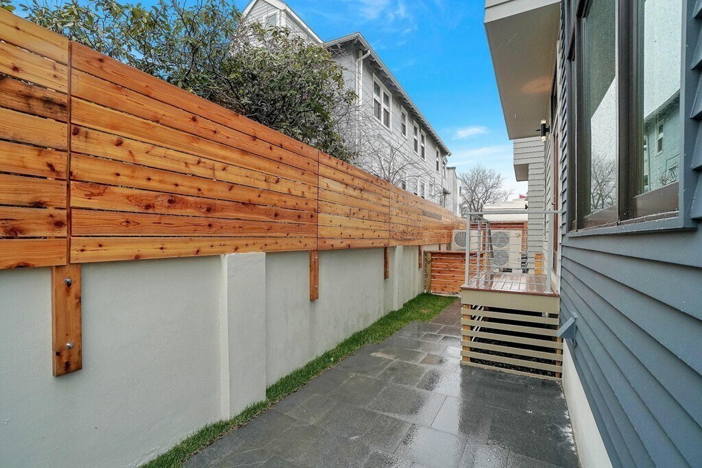 Building Photo - 297 Concord Ave