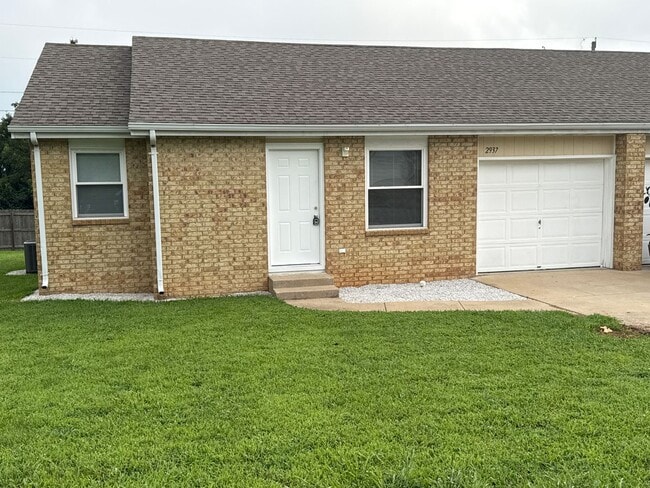Primary Photo - 2 Bedroom 2 Bathroom Duplex for $895 in So...