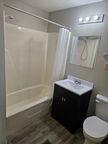 Building Photo - 609 Market St