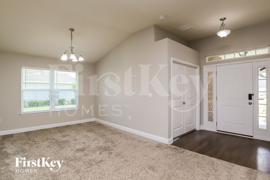 Building Photo - 78109 Saddle Rock Rd