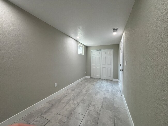 Building Photo - 10821 Larry Dr