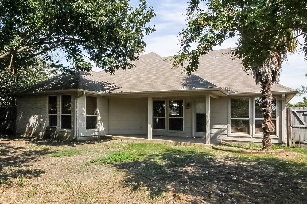 Building Photo - 216 Stone Creek Blvd