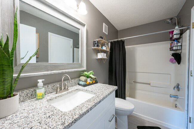 Building Photo - 7071 Quarry Ave NE